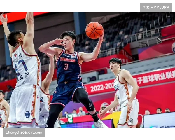 【2026年4月CBA联赛·赛中·现场总决赛G1，胡明轩与吴前对飙三分，首节合计命中7记远投